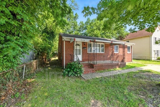 Photo - 2113 Victoria Blvd