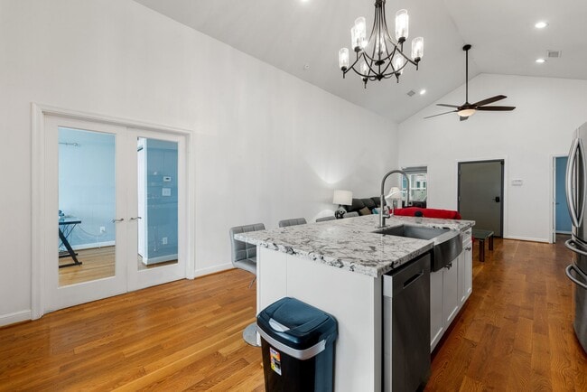 Photo - 2116 Live Oak St