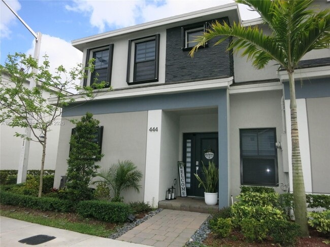 Photo - 444 NE 1st St