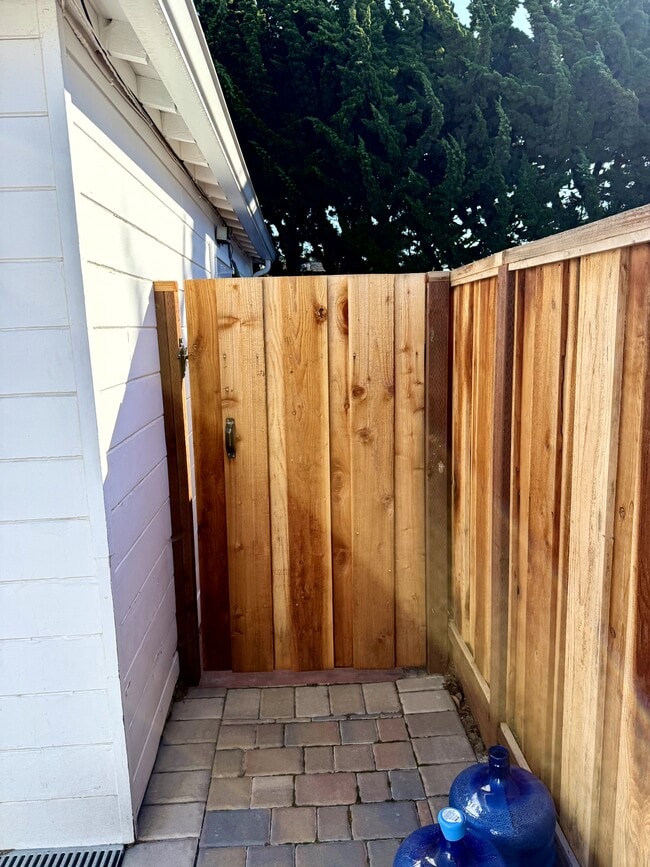 Photo - 1354 N Main St