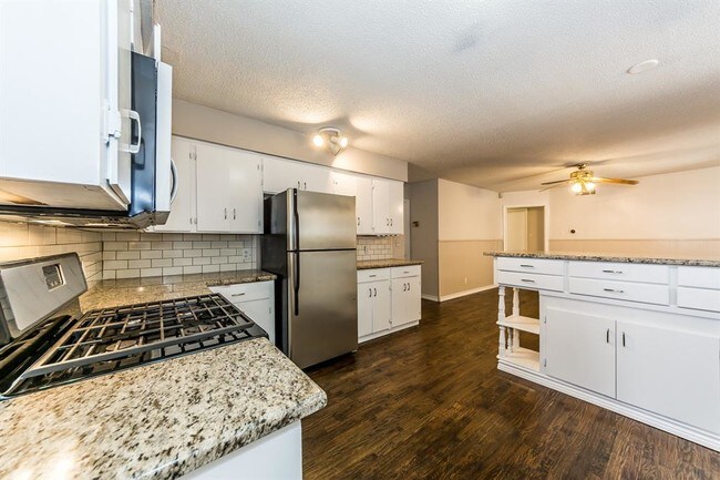 Photo - 2335 Wildoak Dr