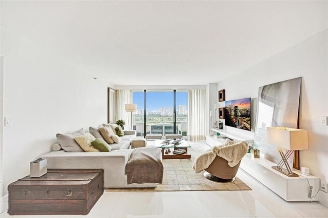 Building Photo - 20355 NE 34th Ct