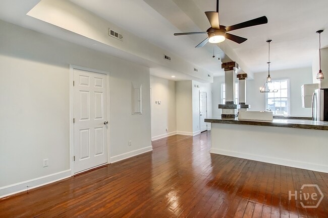 Photo - 303 W Henry St