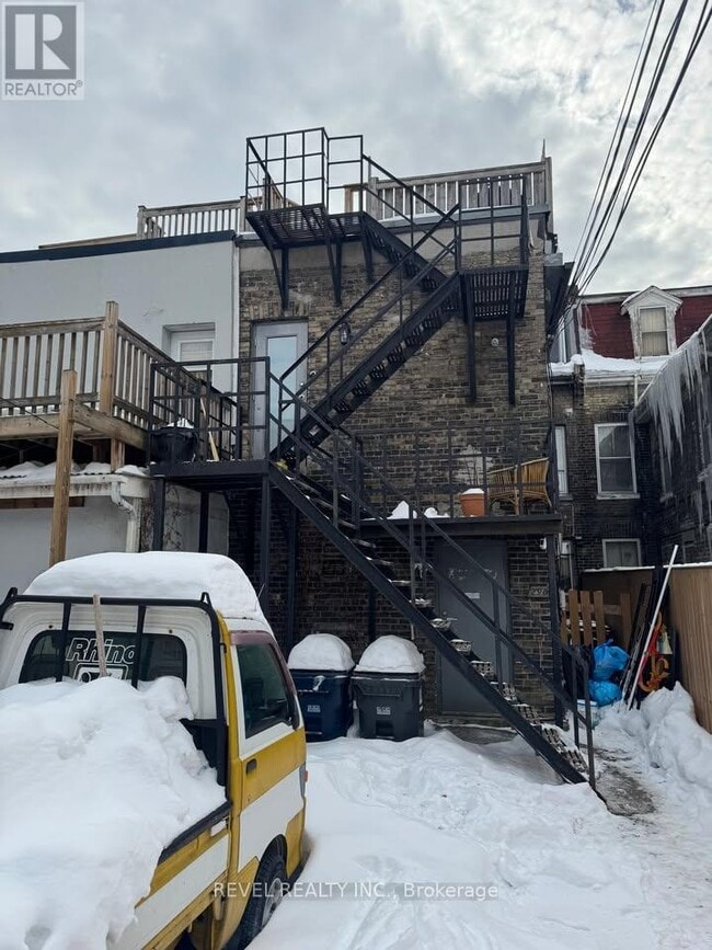 Photo - 290 Gerrard St E