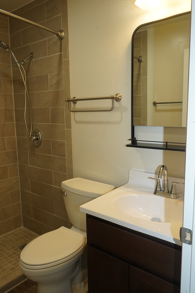 Photo - JJGF 2 - 851-861 Evergreen Dr