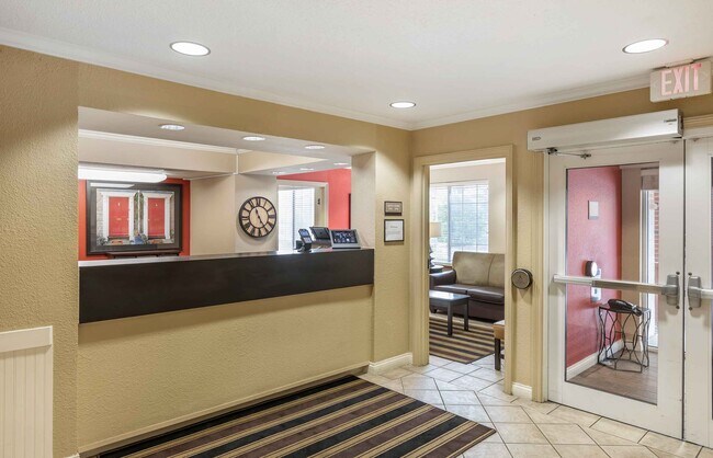 Photo - Furnished Studio-Milwaukee - Brookfield Apartment