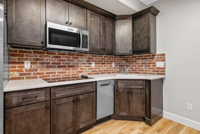 Photo - 147 S K St