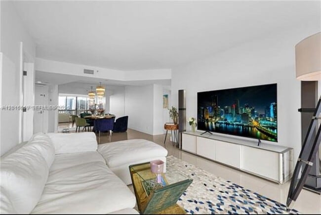 Building Photo - 1000 W Island Blvd Unit 1000 W Island Blvd # 2508