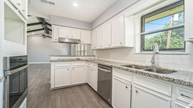 Photo - 3008 Columbia St