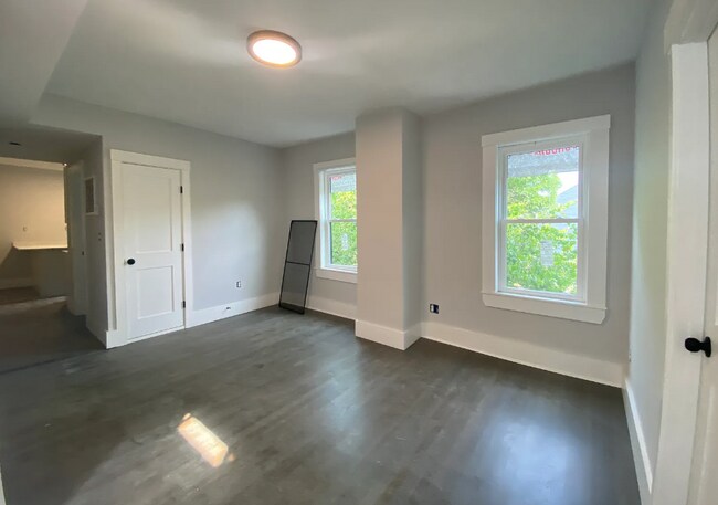 Building Photo - 2 Cottage St Unit 1 Rental
