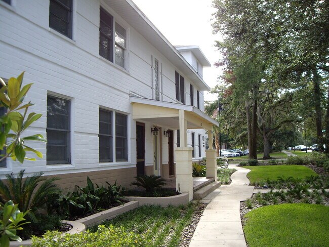 Building Photo - Bella Vista - Huge 2 Bedroom, 1 Bathroom A...