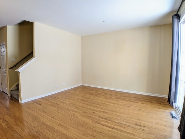 Photo - 385 Bradbury Ln