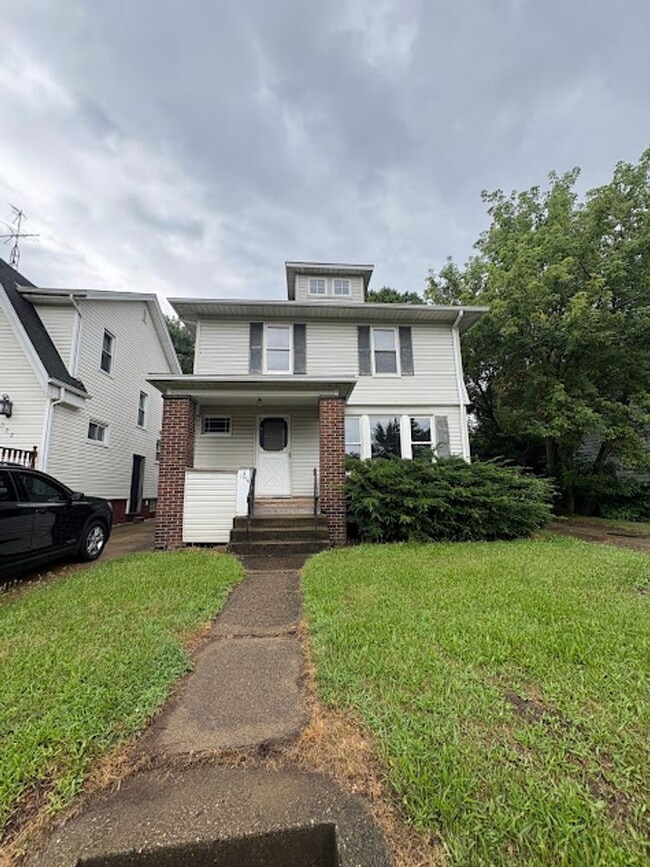 Building Photo - 3 Bedroom 1 Bathroom Home Ready to Rent!