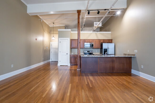 1BR, 1BA - 750SF - Living Room