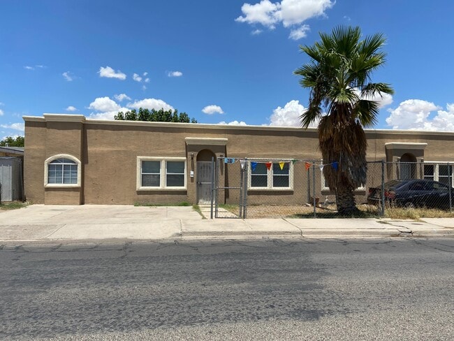 Photo - 601 Lomaland Dr