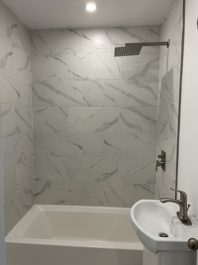 Photo - 3355 Bd Rosemont Unit 9