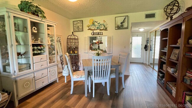 Photo - 4 Abbey Ln Unit 103