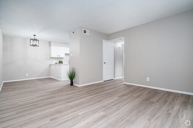 2 habitaciones, 1 baño, 800 pies cuadrados, sala de estar - City-Base Vista