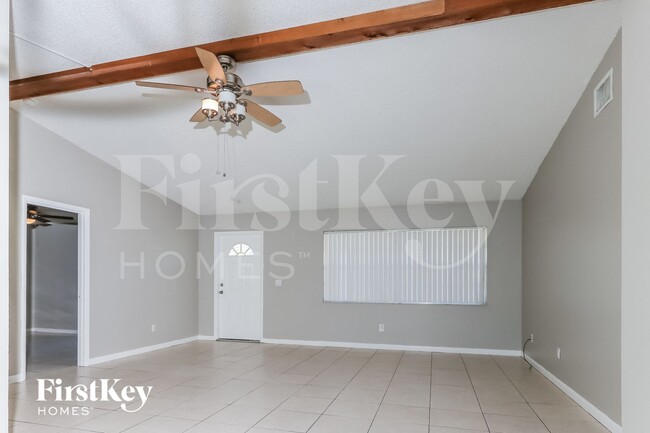 Photo - 650 NW Selvitz Rd