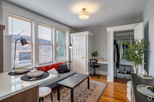 1BR, 1BA - 400SF - Living Room