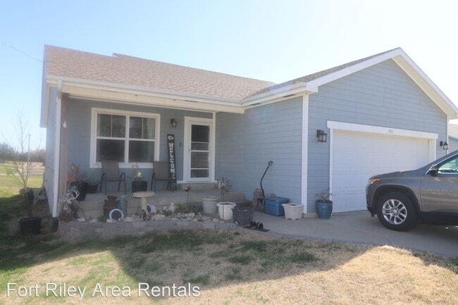 4 br, 2 bath House - 701 W 6th St - 4 br, 2 bath House - 701 W 6th St