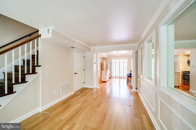 Photo - 1317 Queen St