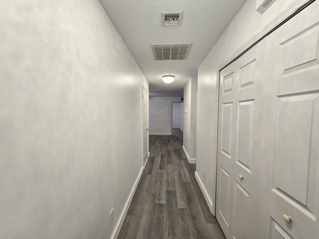 Building Photo - 2 Bedroom 2 Bath w Bonus Room