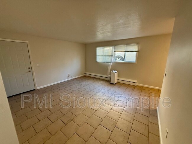 Photo - 705 W 18th St Unidad 1