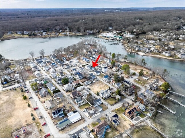 Surrounded by water and picturesque views - 17 S Pine St Rental