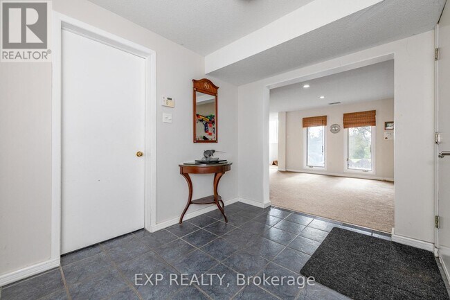 Photo - 1238 Barnwell Crescent