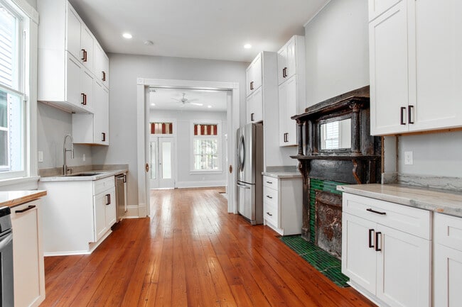 Photo - 3023 Banks- right