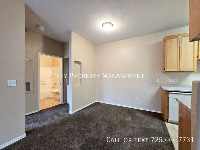 Photo - 2 BR CONDO IN GATED COMMUNITY W/ POOL AND ... Unidad #1081