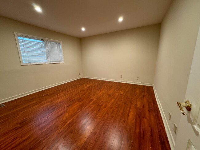 Photo - 1937 Pelham Ave Unidad 2