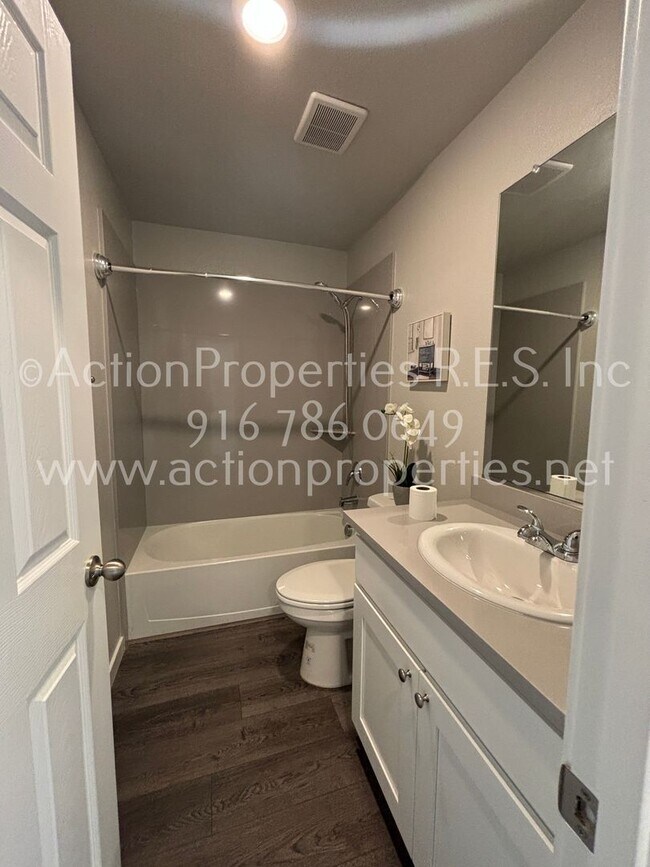 Stunning Single Story Palisade Community House House Rental in