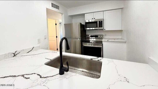 Photo - 2739 E Tamarisk Ave Unit Apt 2