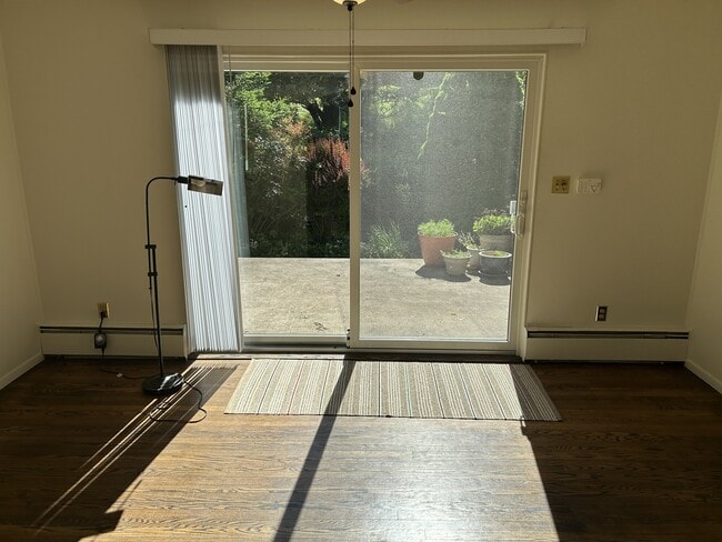 Comedor - 3992 College Ave