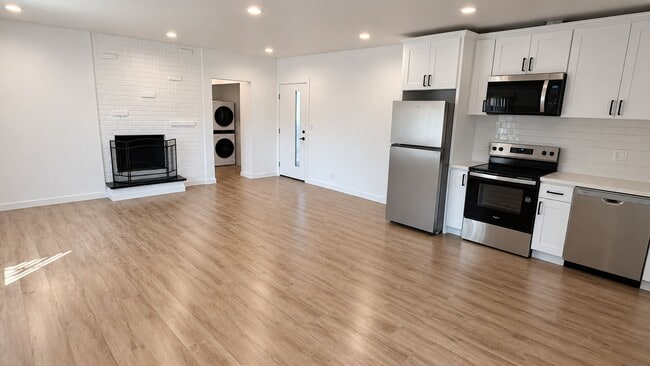 12159 Magnolia Blvd