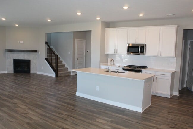 Photo - Beautiful Newer 5 BR Home in Brownsburg!