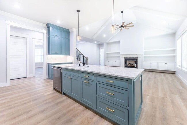 Photo - 5 bedroom CUSTOM BUILT home in Elm Springs MUST SEE