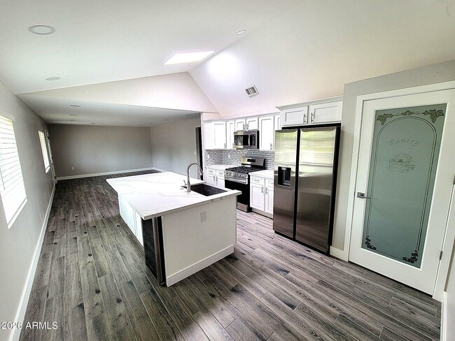 Photo - 535 W 15th St