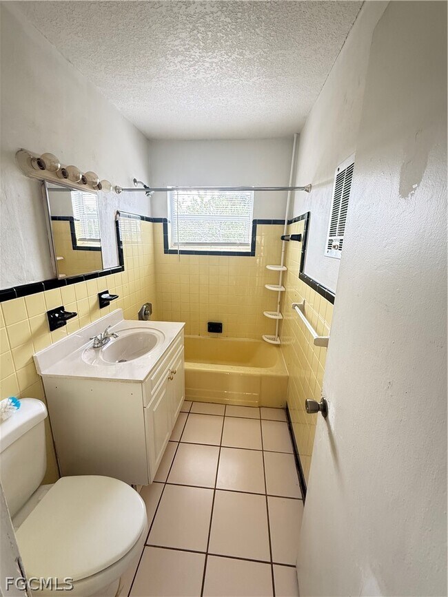 Photo - 21422 Kenyon Ave