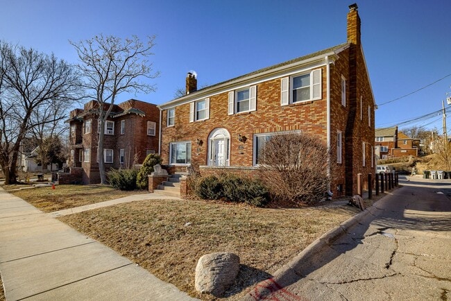 Photo - Charming 3 Bedroom Duplex In Prime Location!! Unit 558 S 34th St
