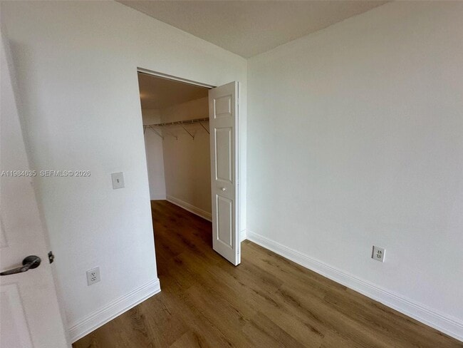 Photo - 3000 Coral Wy Unidad 617