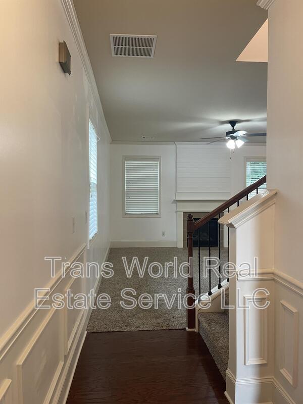 Photo - 765 Westmoreland Ln NE