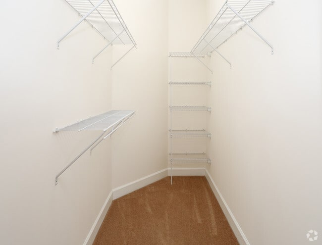 2BR, 2BA - 1116 SF The Ledge Stone- Walk-In Closet