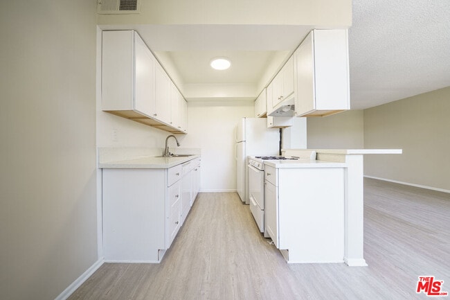 Photo - 456 S Harvard Blvd Unidad 215