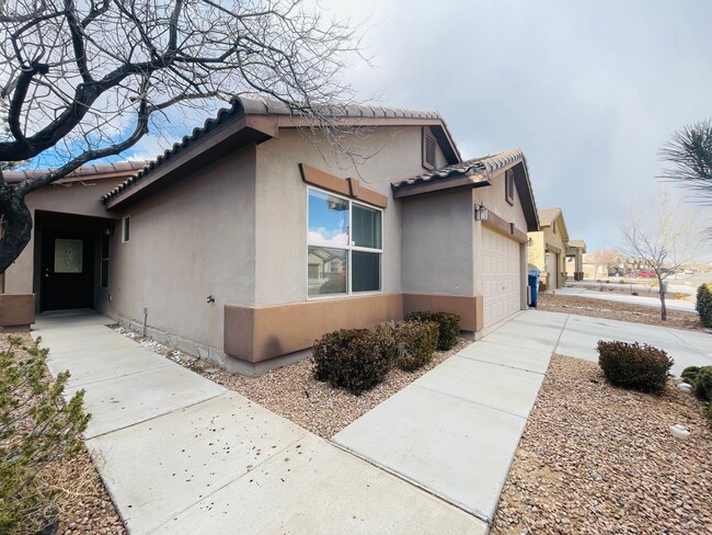 Photo - 4 bed 2 bath home in Huning Ranch.