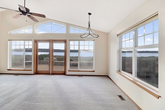 Photo - 2 Bed 2 Bath w/Large Office - Penn Cove Vi...