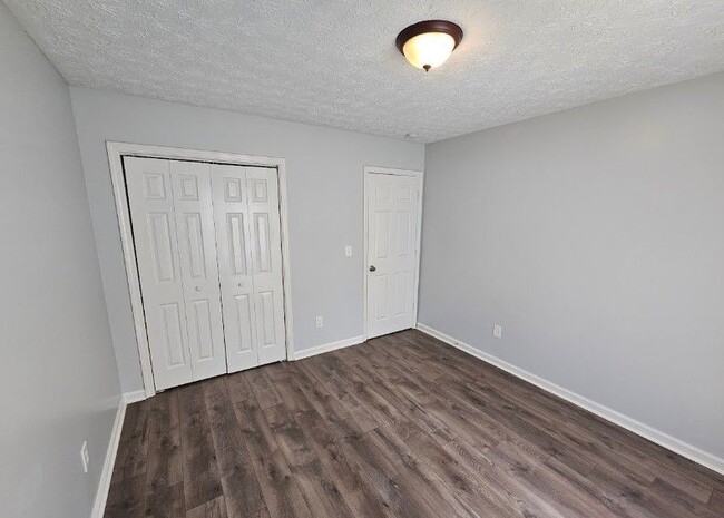 Photo - 500 Mica Trc