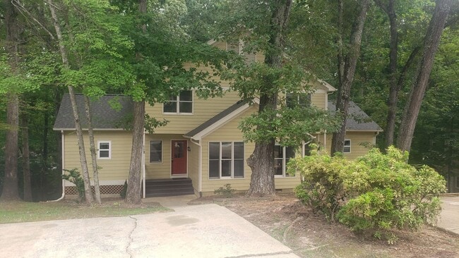 Building Photo - Charming 3br 3ba Townhome in Chapel Hill! ...